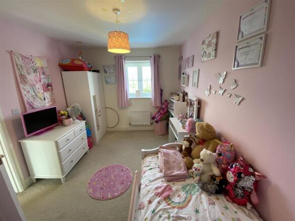 BEDROOM 4