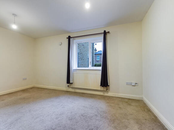 2 bed Ground Flat to rent Image 7