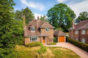 20, Lucastes Lane, Haywards Heath RH16 1LD