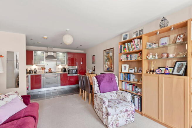 2 bed Ground Flat for sale Image 4