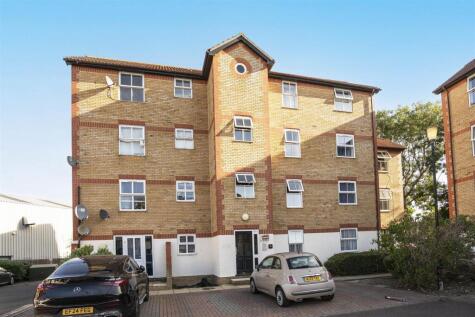 Appleton Square, Mitcham