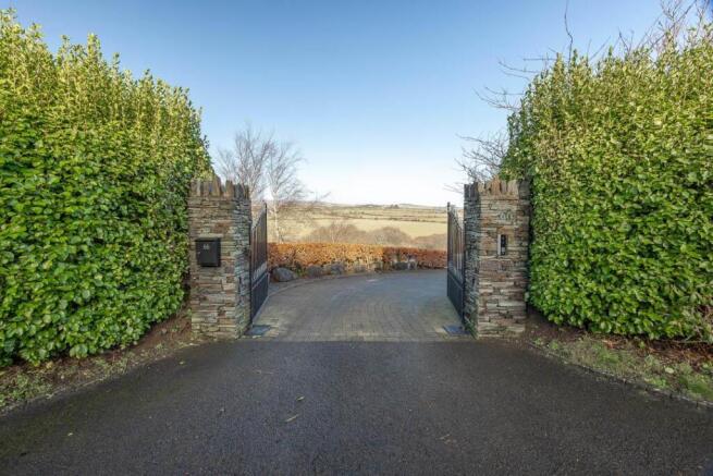 LG-66 Groudle Road, Onchan 2-62.jpg