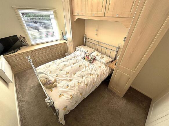 DOUBLE BEDROOM