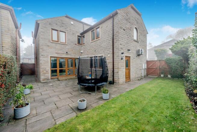 5 bed Detached for sale Image 4