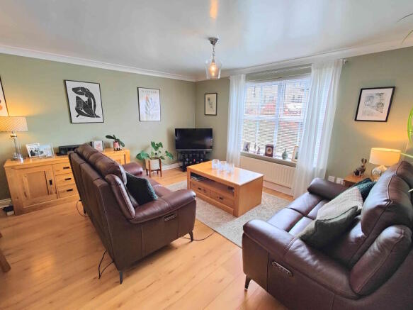 3 bed Town House for sale Image 4