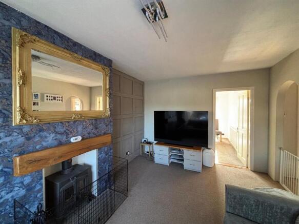 3 bed Semi-Detached Bungalow for sale Image 11