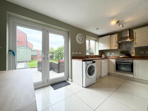 3 bed Semi-Detached for sale Image 7