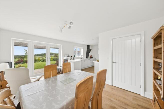 4 bed Detached for sale Image 11