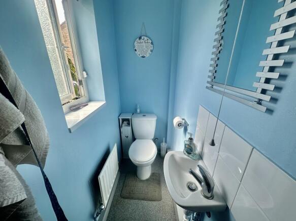 Cloakroom/wc