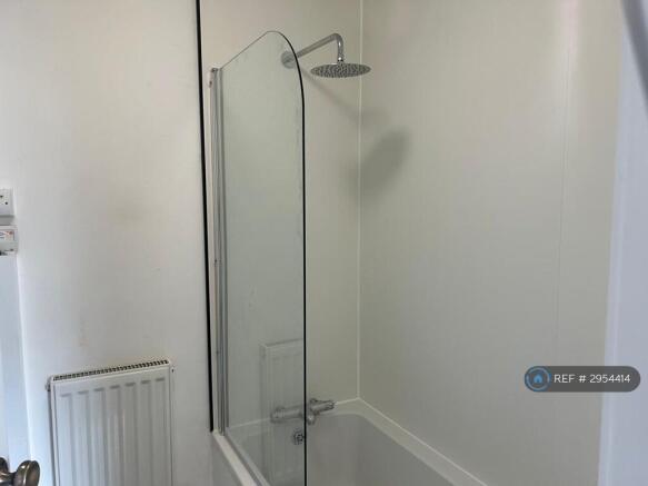 Studio to rent Image 10