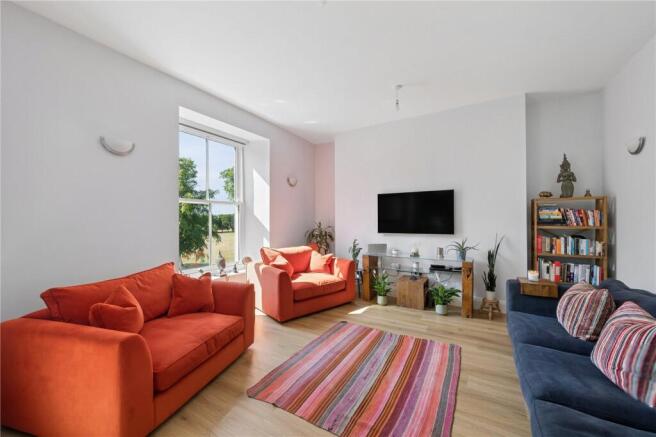 3 bed Apartment for sale Image 5