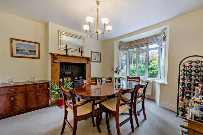 8705528-interior1...