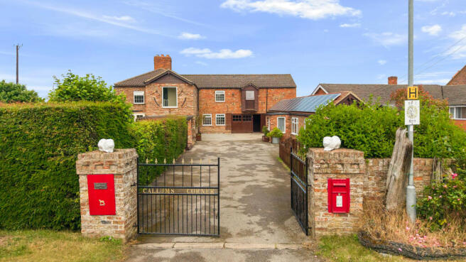 5 bedroom Detached for sale