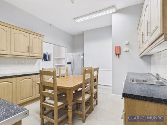 10 bed Town House to rent Image 5
