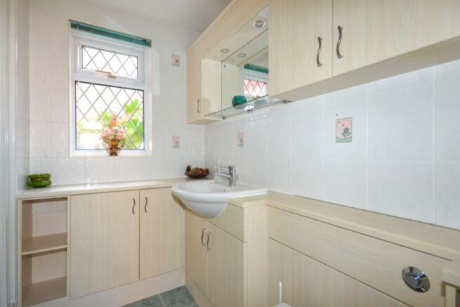 Ground Floor Shower / Wc