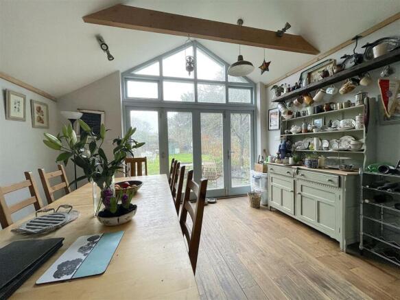 Kitchen:Dining Room (7).jpeg