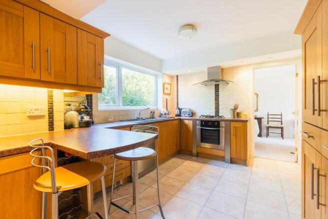 4 bed Detached for sale Image 9