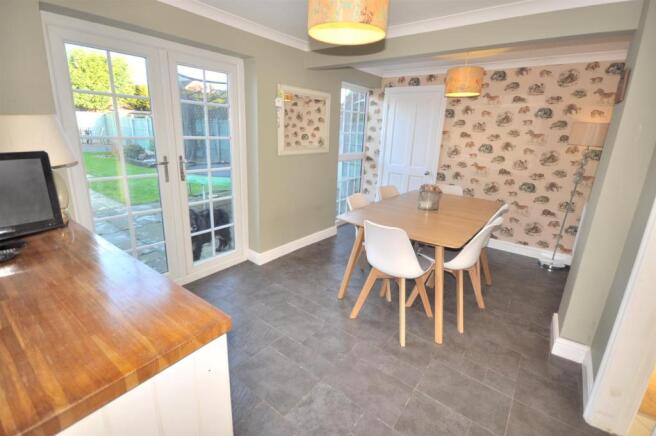 DINING / LIVING AREA