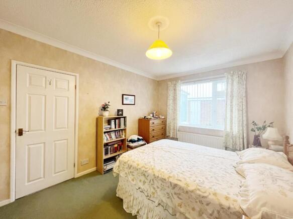 Bedroom 1 pic 2.jpg