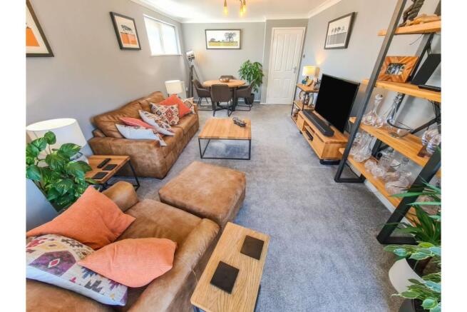 Lounge/Dining Room