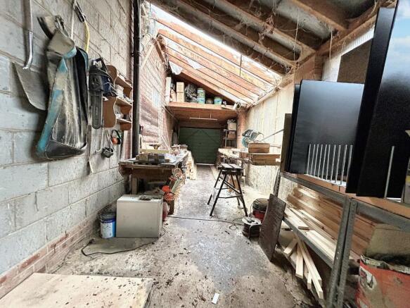 Garage/Workshop