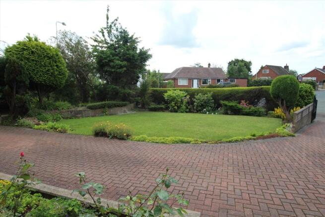 Front GardenDriveway