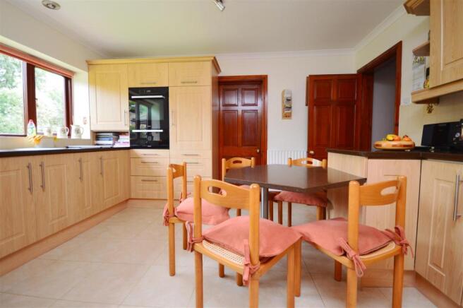 Kitchen 2.JPG