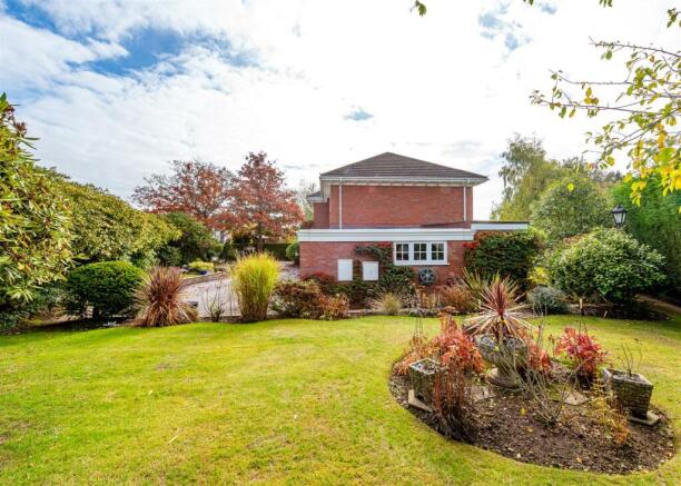 5 Springhill Park-gdn5.jpg