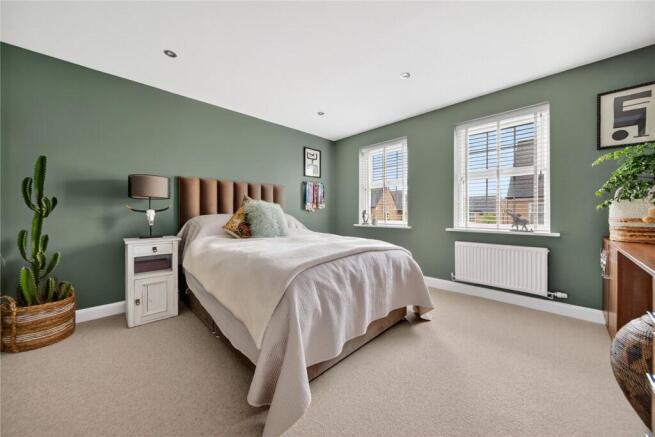 5 bed Detached for sale Image 10