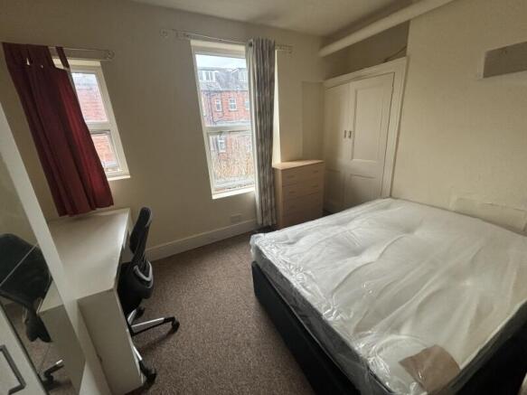 6 bed Terraced to rent Image 4