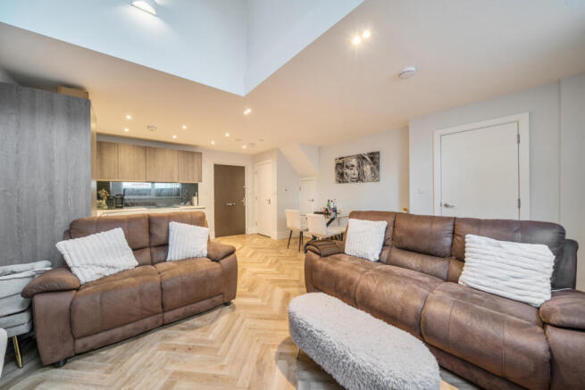 1373041-4-6915f2f...