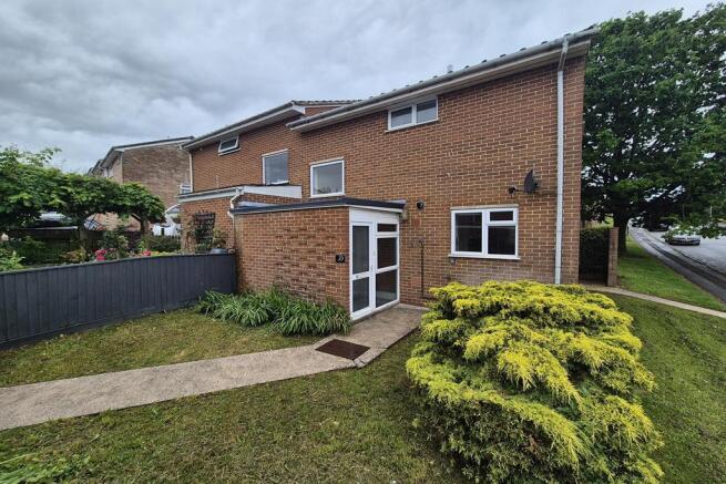 Two bedroom semi detached house to let