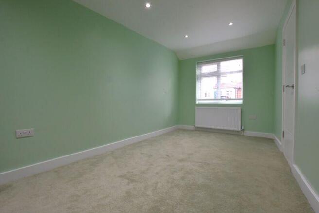 Chester Drive, Harrow photo 4