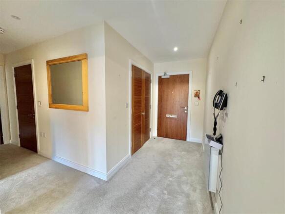 2 bed Flat for sale Image 12