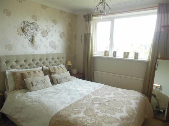 Bedroom no.1 front d