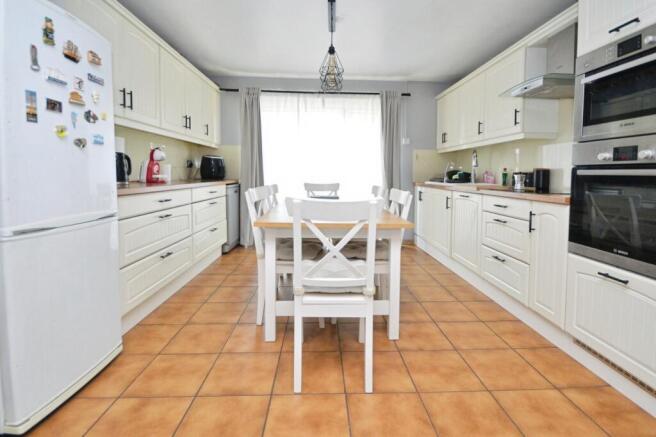 Watermill Way, Hanworth, Feltham, TW13 photo 4