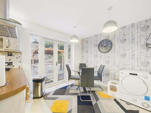 4 bed Detached for sale Image 4