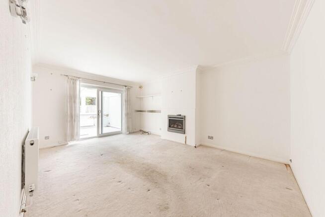 Living/Dining Room (1)
