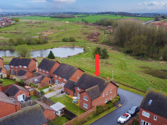 Tilsley Close, Warwick, Five bedroom home overlooking park and lake - VIDEO TOUR photo 4