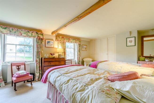 8433227-interior08.jpg