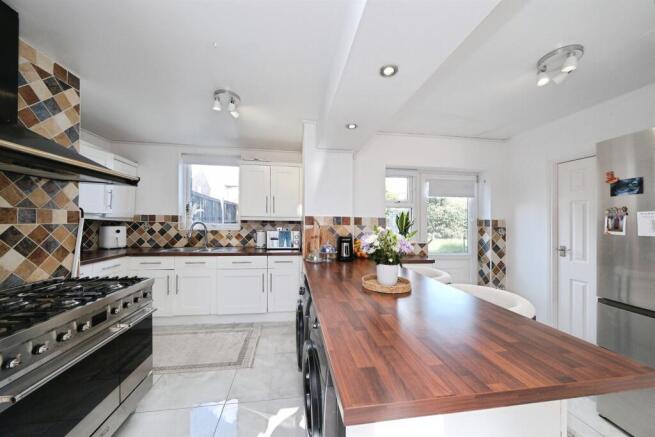 2 bed Semi-Detached for sale Image 6