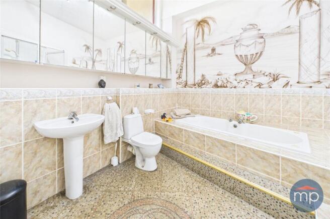 3 bed Flat for sale Image 10