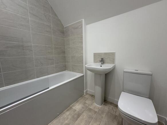 4 bed Flat to rent Image 8
