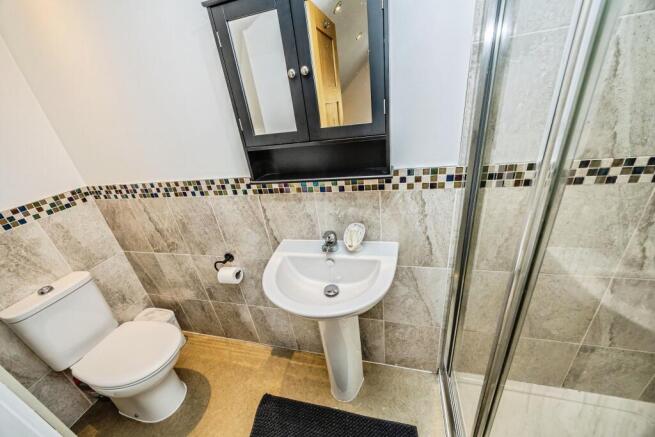 4 bed Detached for sale Image 12