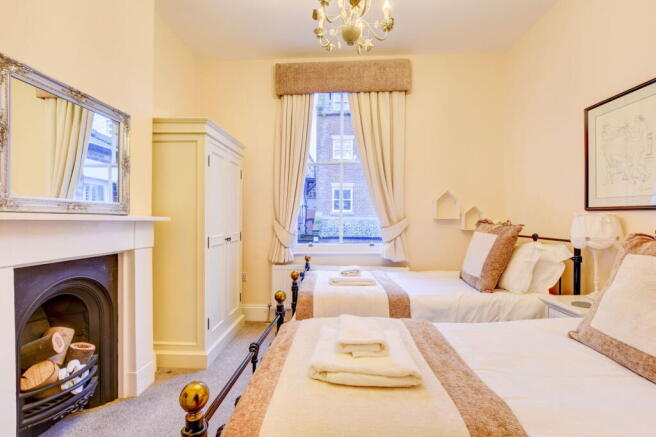 4 bed Terraced for sale Image 11