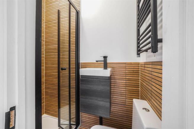 En suite bathroom