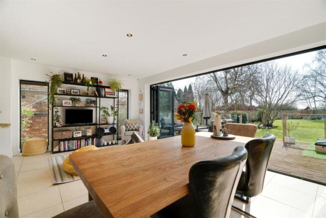 22 Wootton Hill Road Interior-13 Family : Dining R