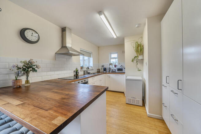 1417274-4-699da5e...