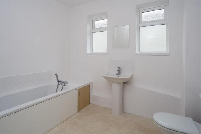 3 bed Flat to rent Image 4