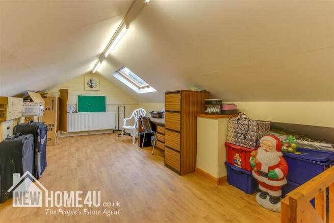 ATTIC ROOM ABOVE GARAGE: